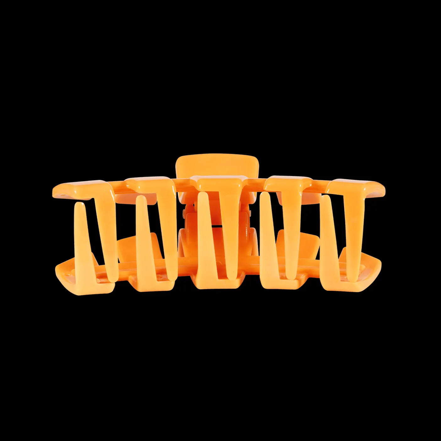 Classic Mango for it! Small Claw Hair Clip