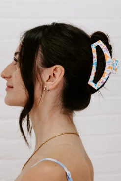 Open Fluttering By Large Claw Hair Clip